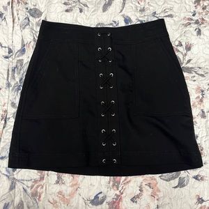 I’m selling a black mini skirt from express!!